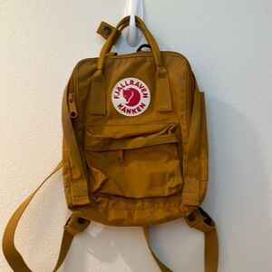 Fjallraven Kanken mustard yellow